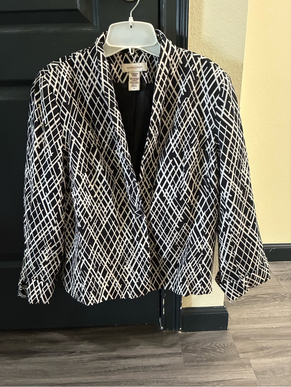 Covington Black and White Graphic Open-Front Blazer